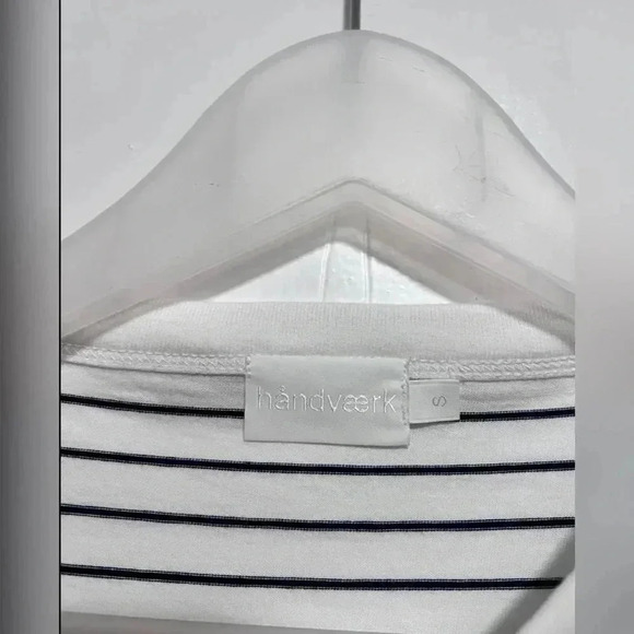 Handvaerk BOTTLE NECK 3/4 SLEEVE T-SHIRT
BORDER LIKE NEW - Picture 4 of 6